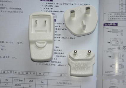 Nieuwste stijl universele AC-DC-adapter met EU-UK-stekker