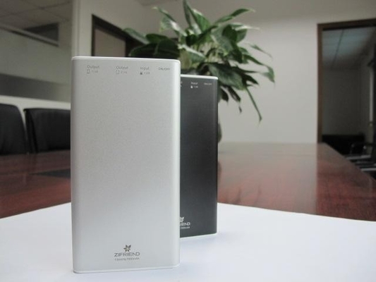Zwarte Witte 5V Mobiele Voeding/Draagbare de Machtsbank van 7000MAH