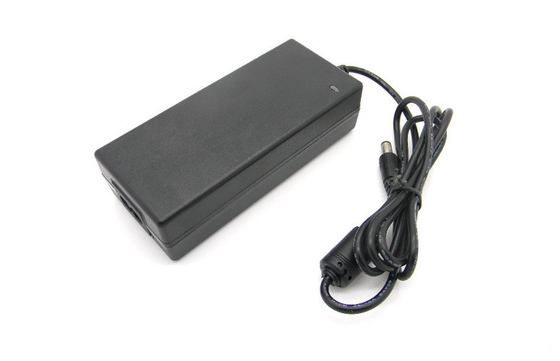 De elektrovoeding van de Desktopomschakeling/Externe 12V 5A-Adapter