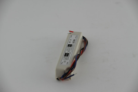 Hoge van het Hoofd helderheids12v 20W Constante Voltage Bestuurder Waterdicht met Universele AC