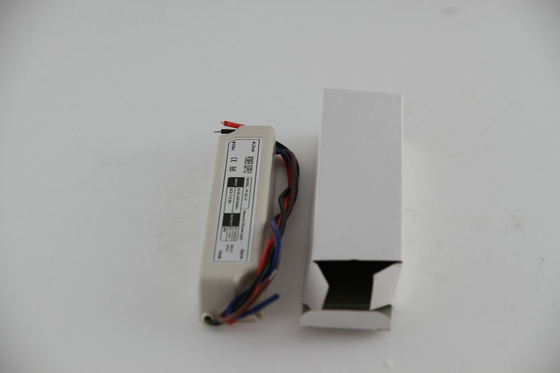 Hoge van het Hoofd helderheids12v 20W Constante Voltage Bestuurder Waterdicht met Universele AC
