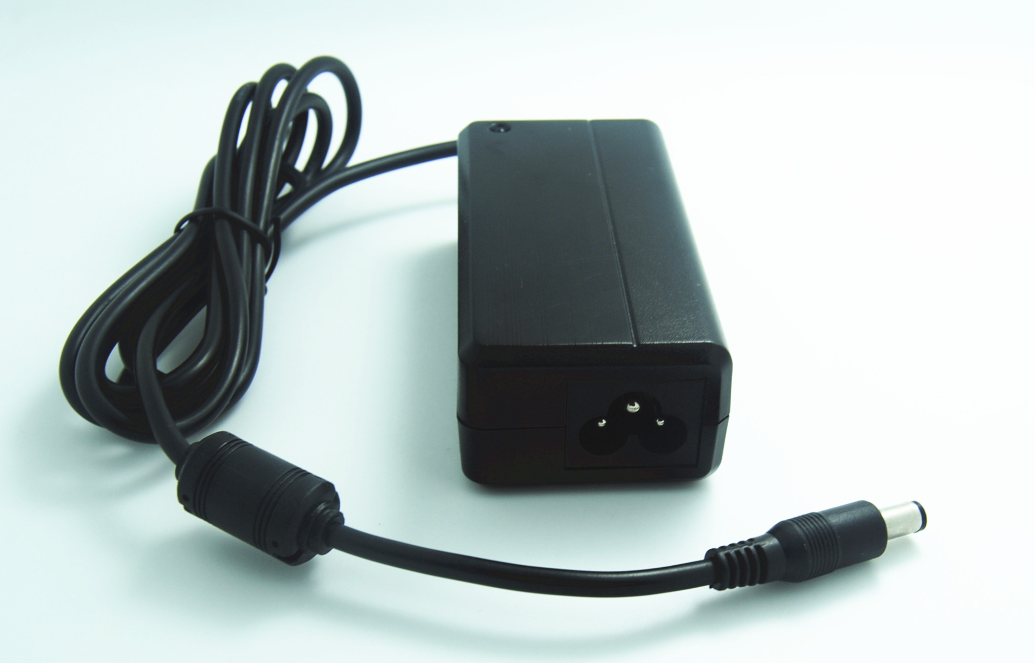 30W 15V 2A-Output met C6 Adapter van de Contactdoos de Universele gelijkstroom Macht voor LCD TV, LEIDENE Lichten